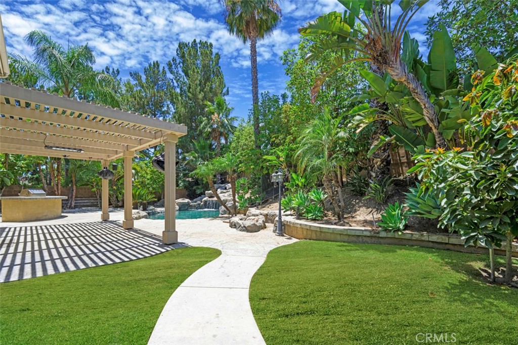 19 Garnet Property Photo 29
