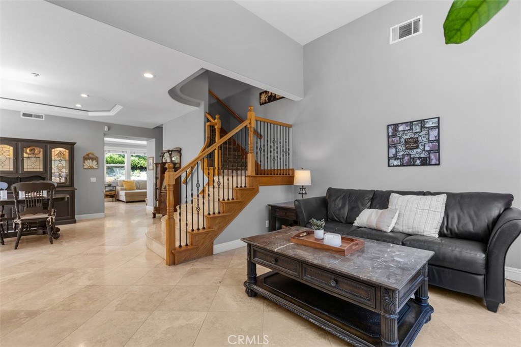 35 Edmonton Way Property Photo 9