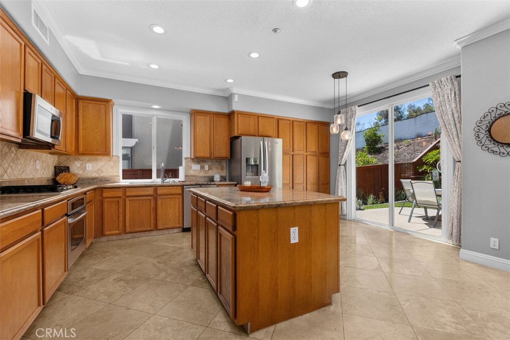35 Edmonton Way Property Photo 14