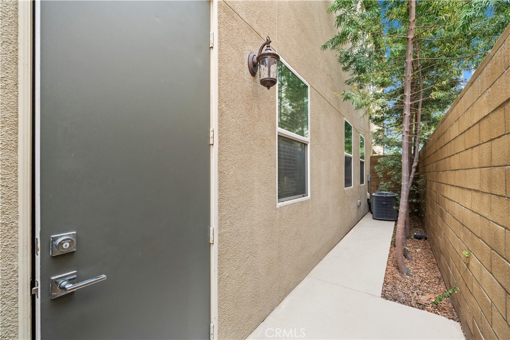 220 Follyhatch Property Photo 36