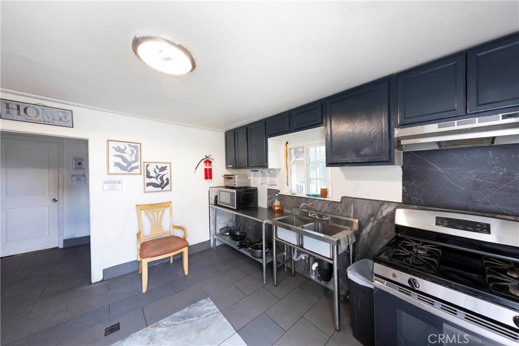 2430 W 6th Street A&b Property Photo 6