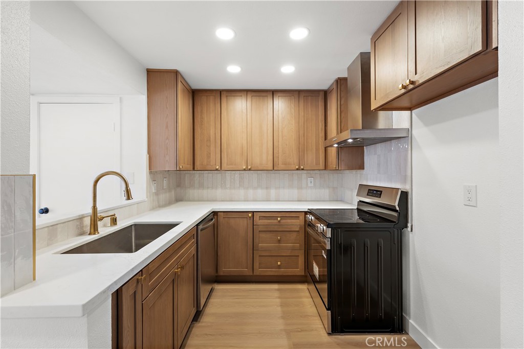 25761 Le Parc 9 Property Photo 1