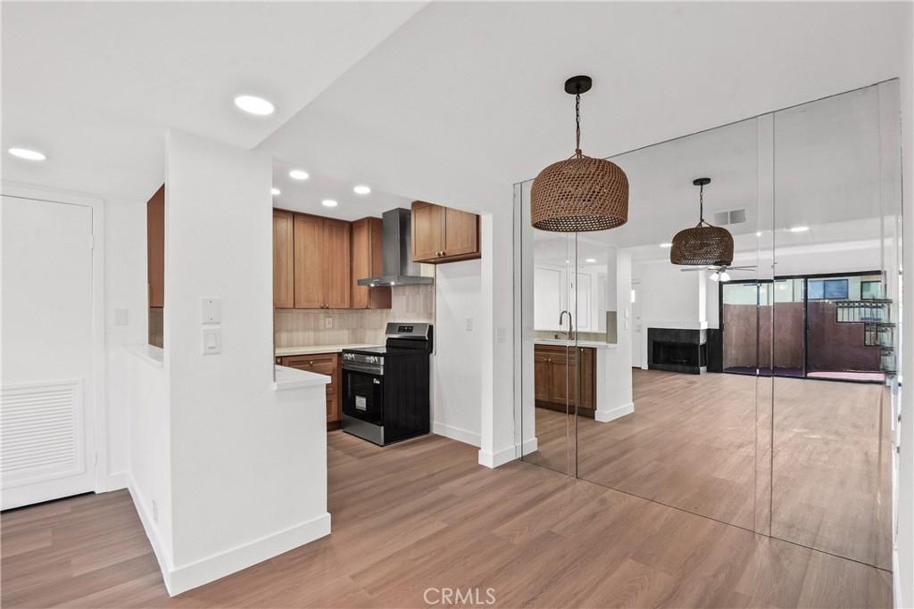25761 Le Parc 9 Property Photo 4