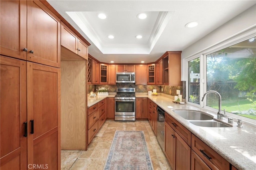 17 Deerwood W Property Photo 7