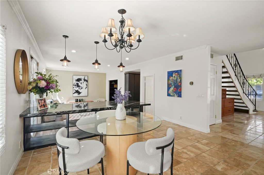 17 Deerwood W Property Photo 12