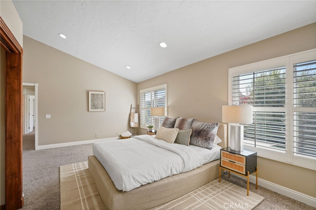 17 Deerwood W Property Photo 19