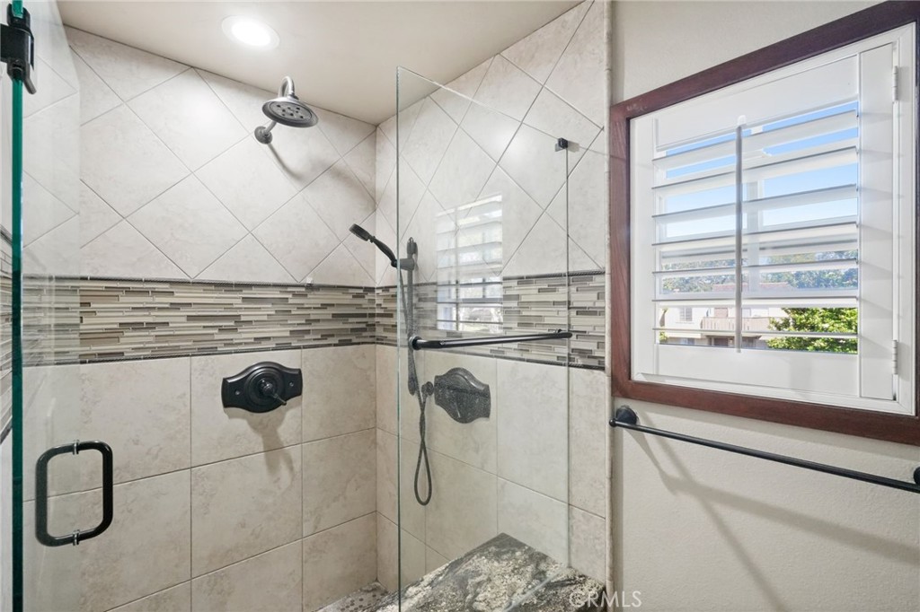 17 Deerwood W Property Photo 20