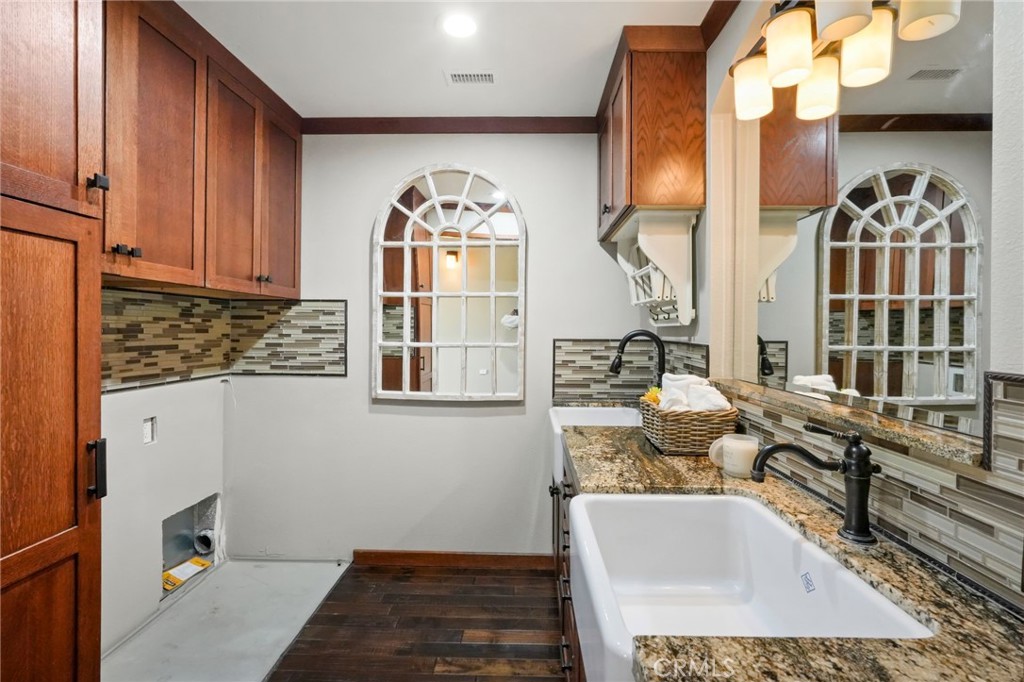 17 Deerwood W Property Photo 23