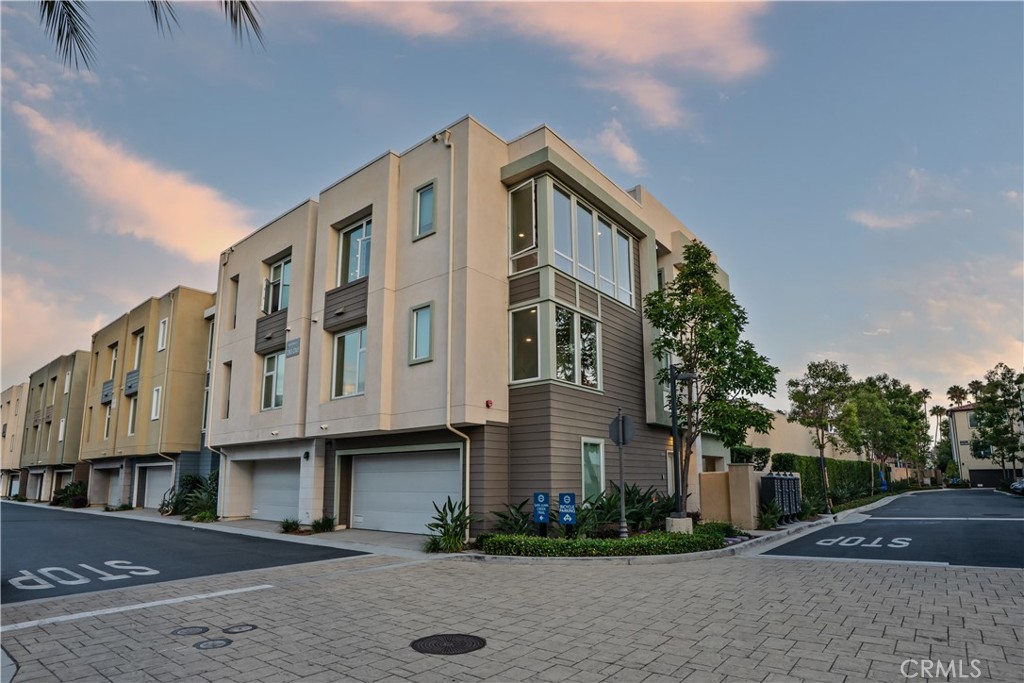 2765 Doheny Property Photo 1