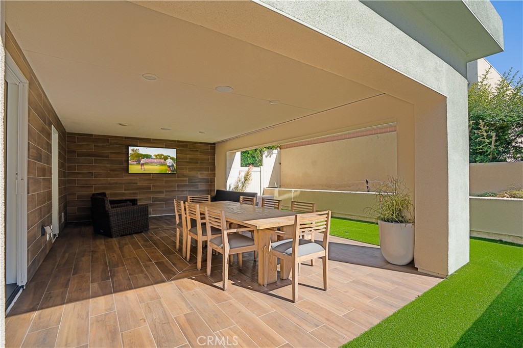 2765 Doheny Property Photo 3