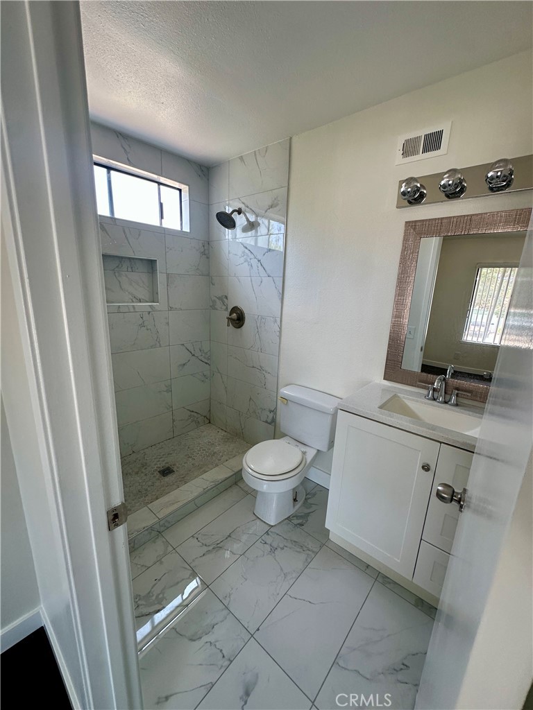 835 W Orangewood Property Photo 17