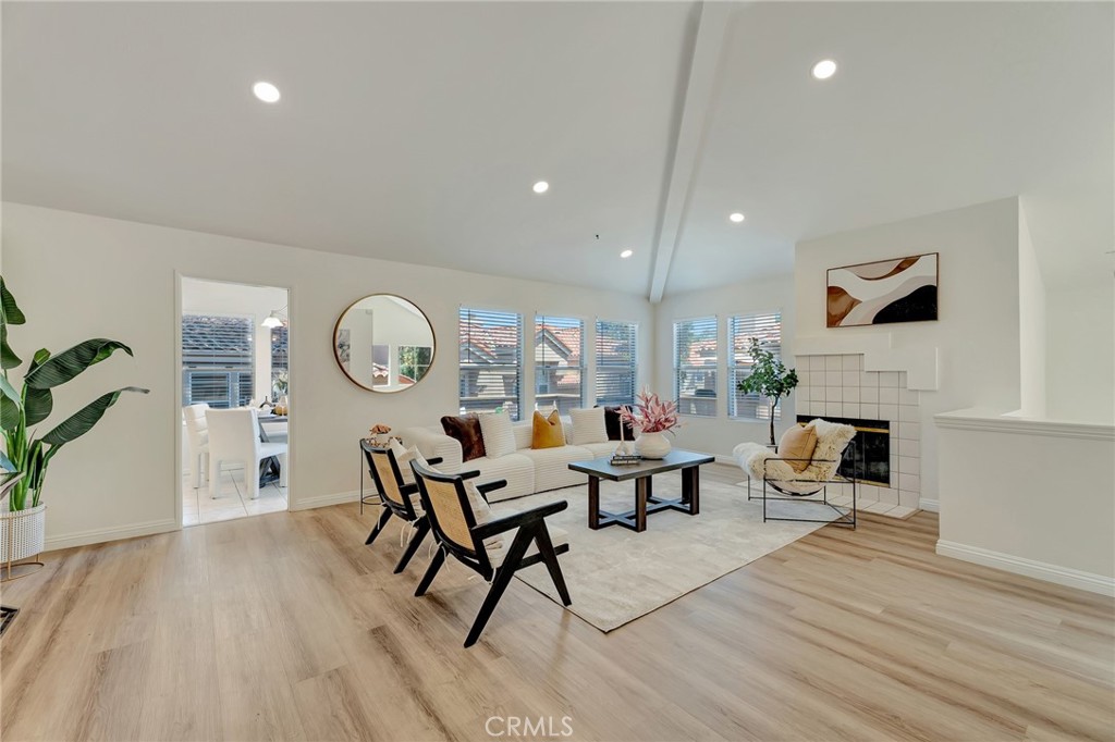 34 Magellan Aisle Property Photo 3
