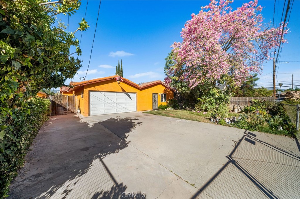 1584 E Davidson Street Property Photo 3