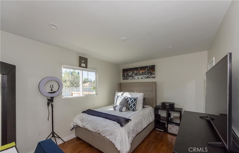 5803 Cartwright Ave Property Photo 3