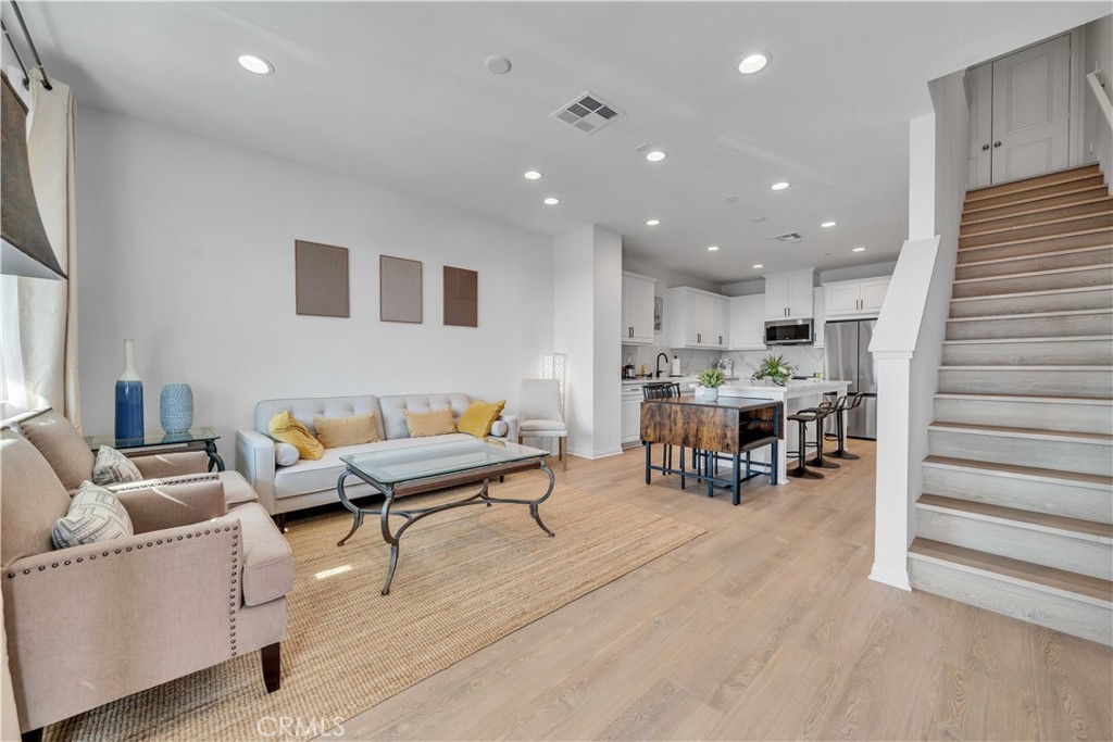 527 W Victor Ave Property Photo 3