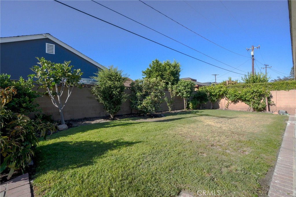 2403 E Romneya Property Photo 3