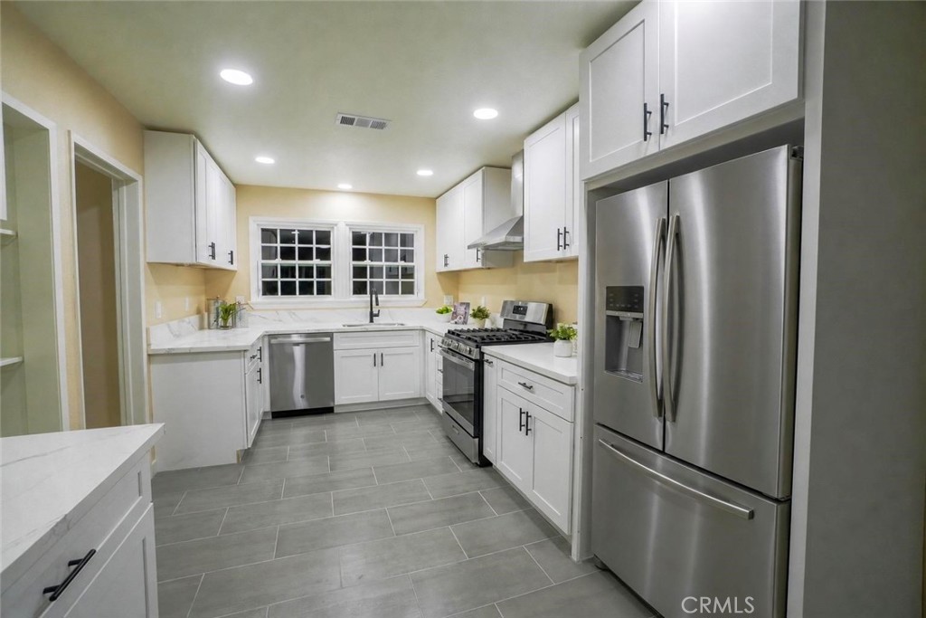 2403 E Romneya Property Photo 7