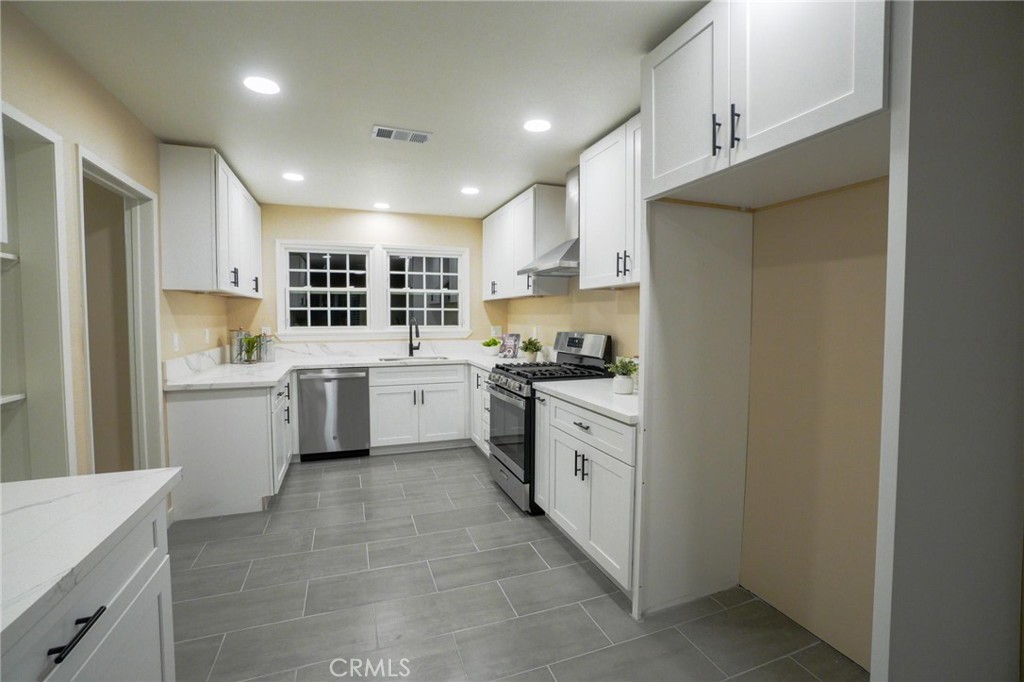 2403 E Romneya Property Photo 8