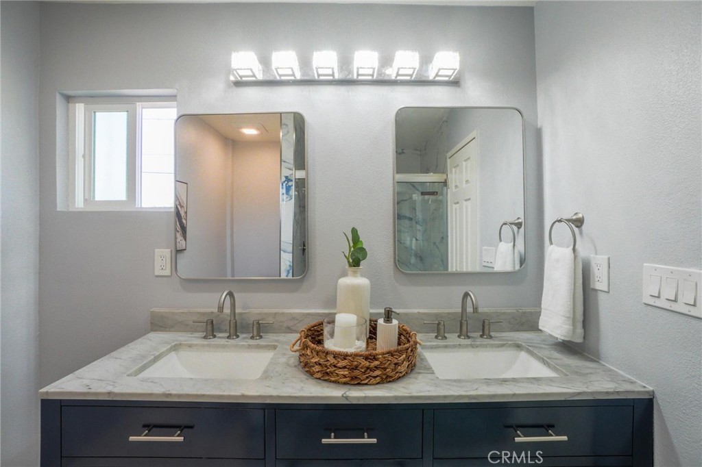 2403 E Romneya Property Photo 10