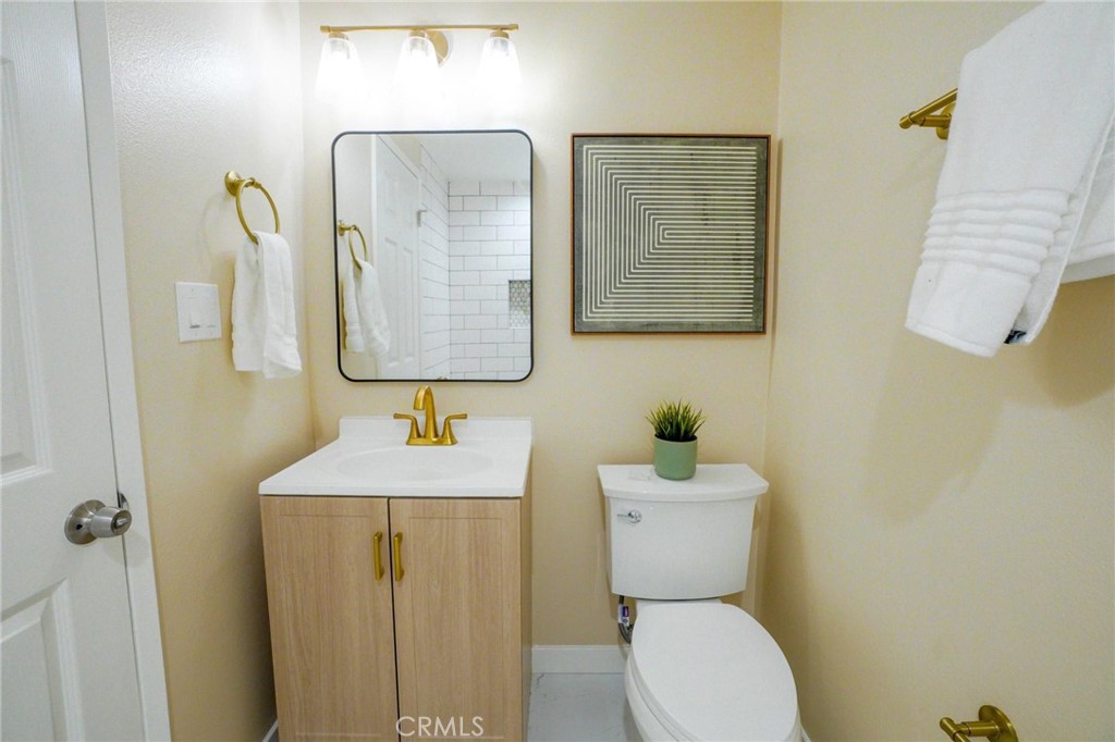 2403 E Romneya Property Photo 11
