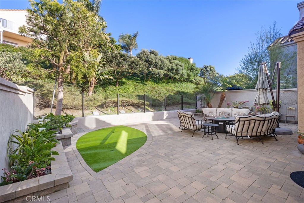 12 Dauphin Property Photo 5