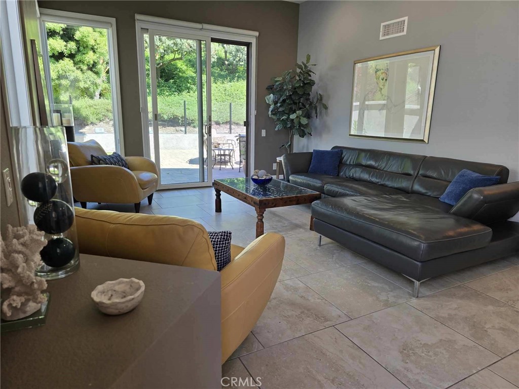 12 Dauphin Property Photo 11