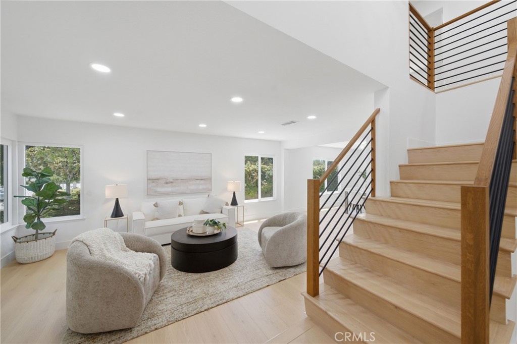 137 S Thistle Road Property Photo 2