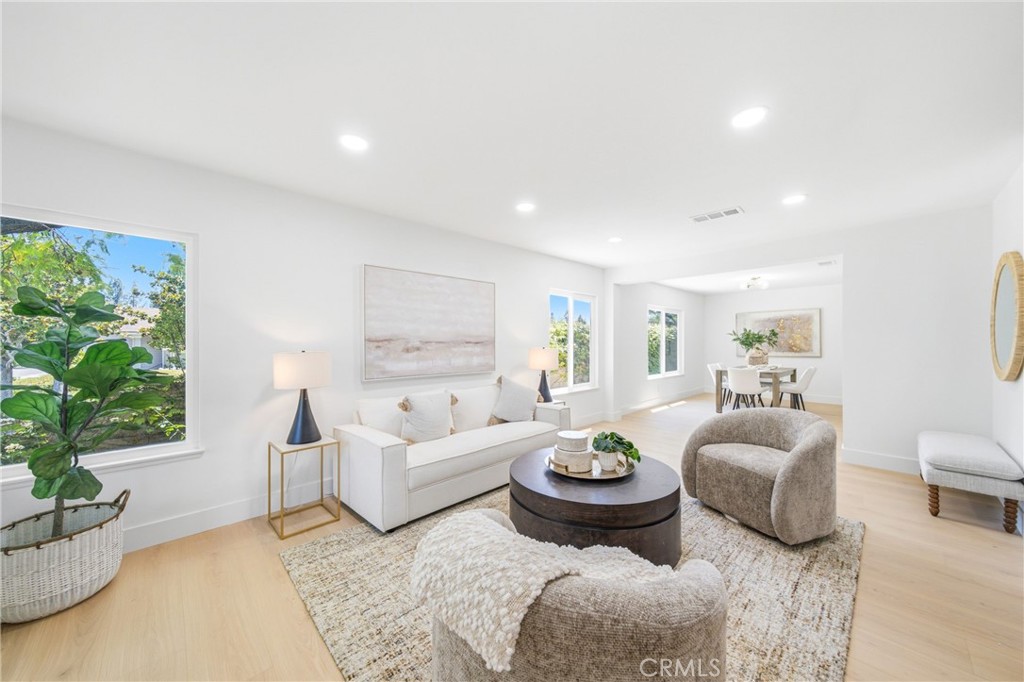 137 S Thistle Road Property Photo 4