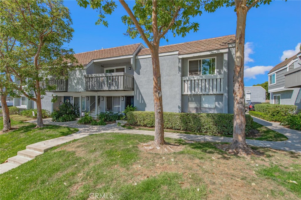 44 Fallbrook Property Photo 2