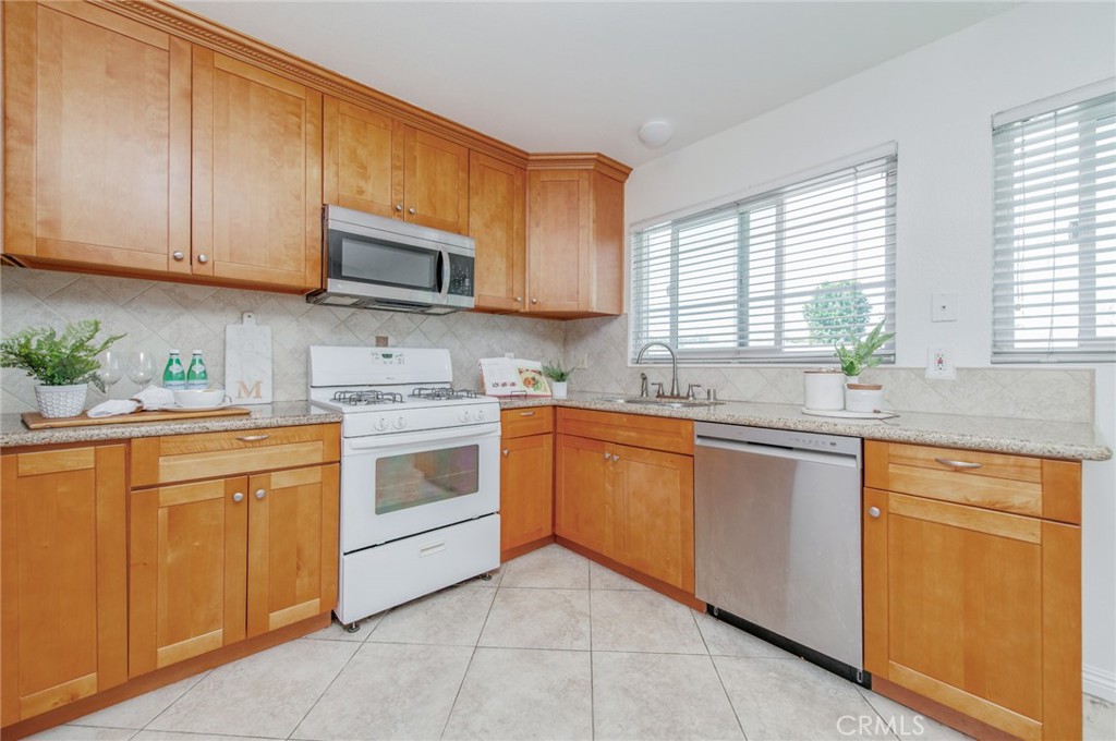 44 Fallbrook Property Photo 7