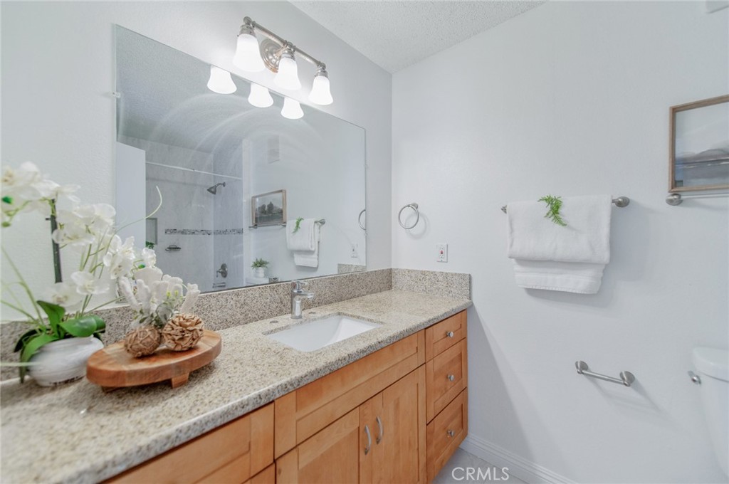 44 Fallbrook Property Photo 16