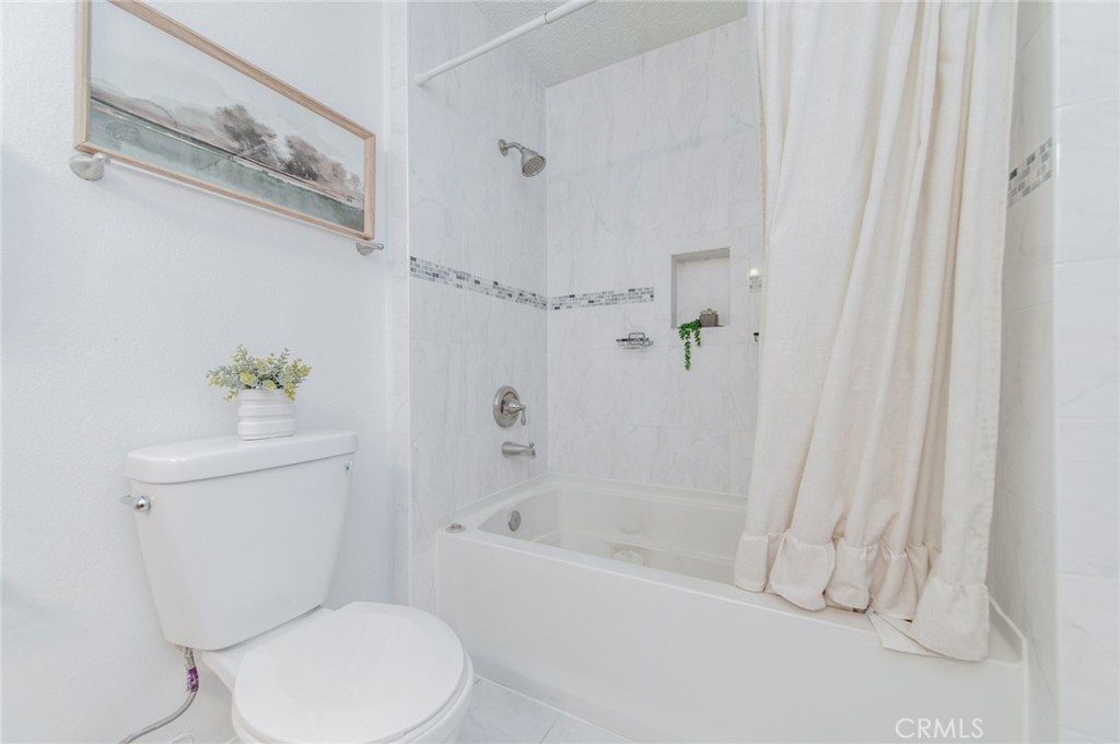 44 Fallbrook Property Photo 17