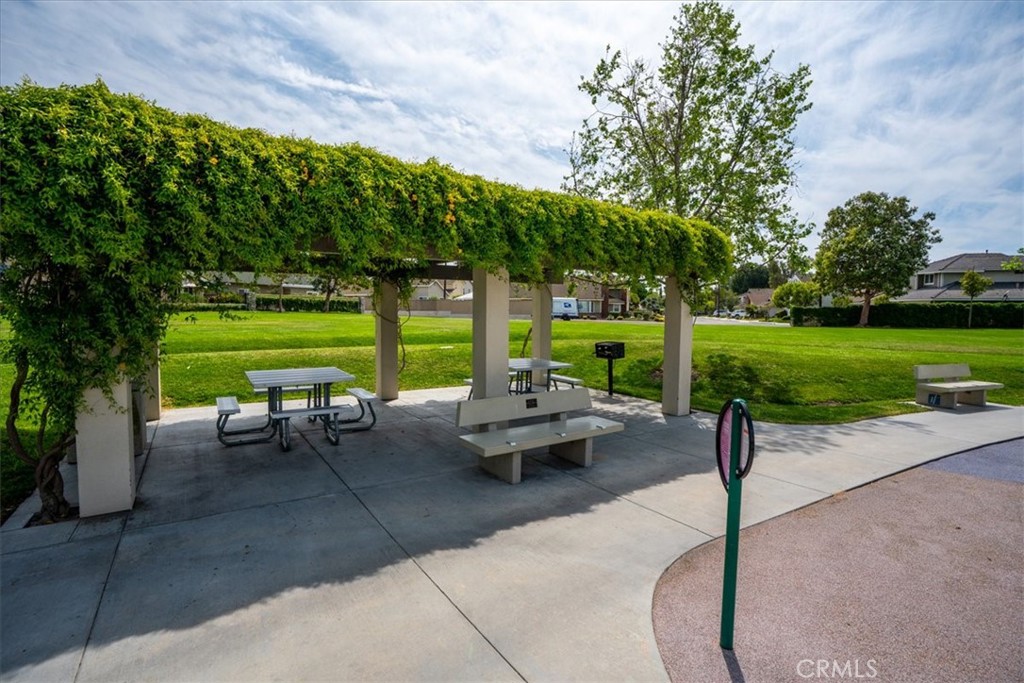 44 Fallbrook Property Photo 24