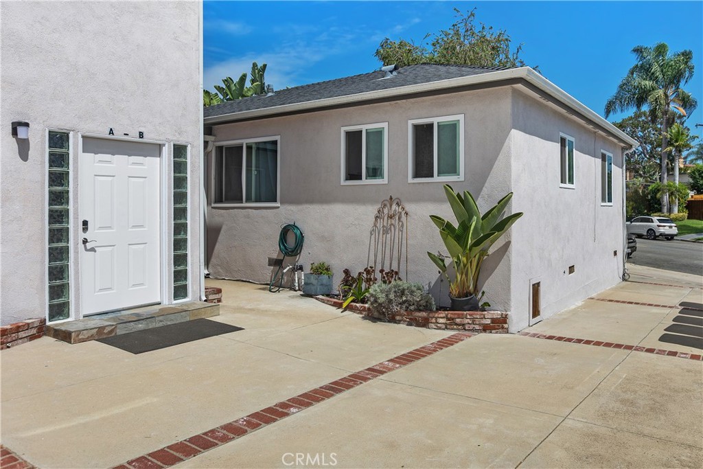 423 1/2 Westminster Avenue B Property Photo 1