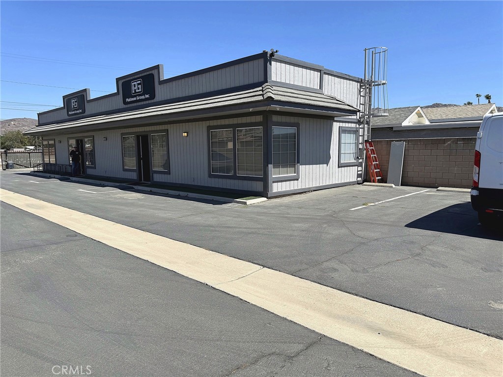 3852 Hillside Property Photo 1