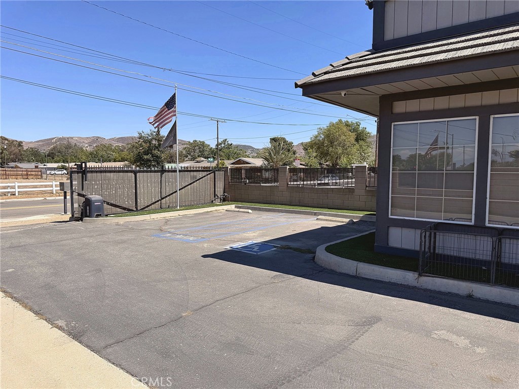 3852 Hillside Property Photo 2
