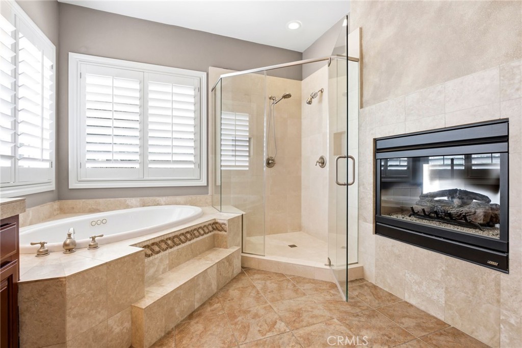 309 Whitcliff Court Property Photo 6