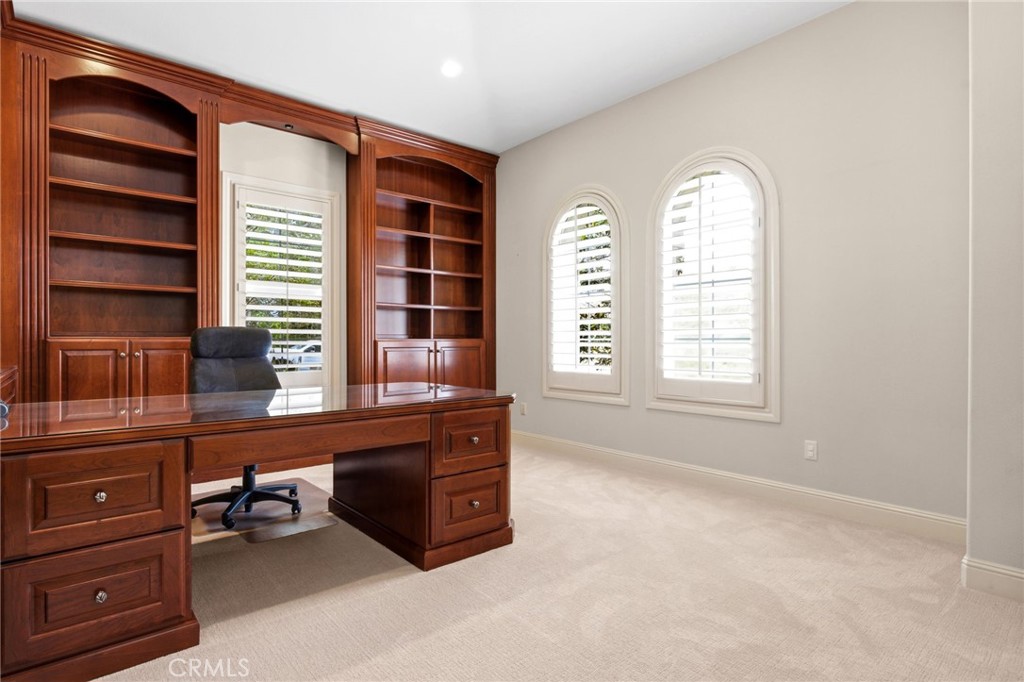 309 Whitcliff Court Property Photo 10