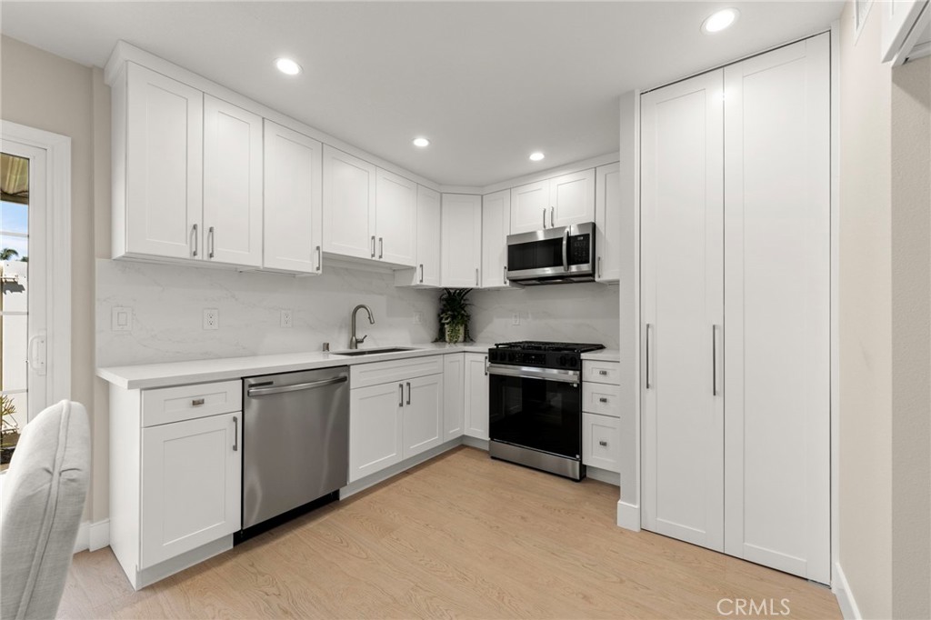 4524 Jamestown Property Photo 8