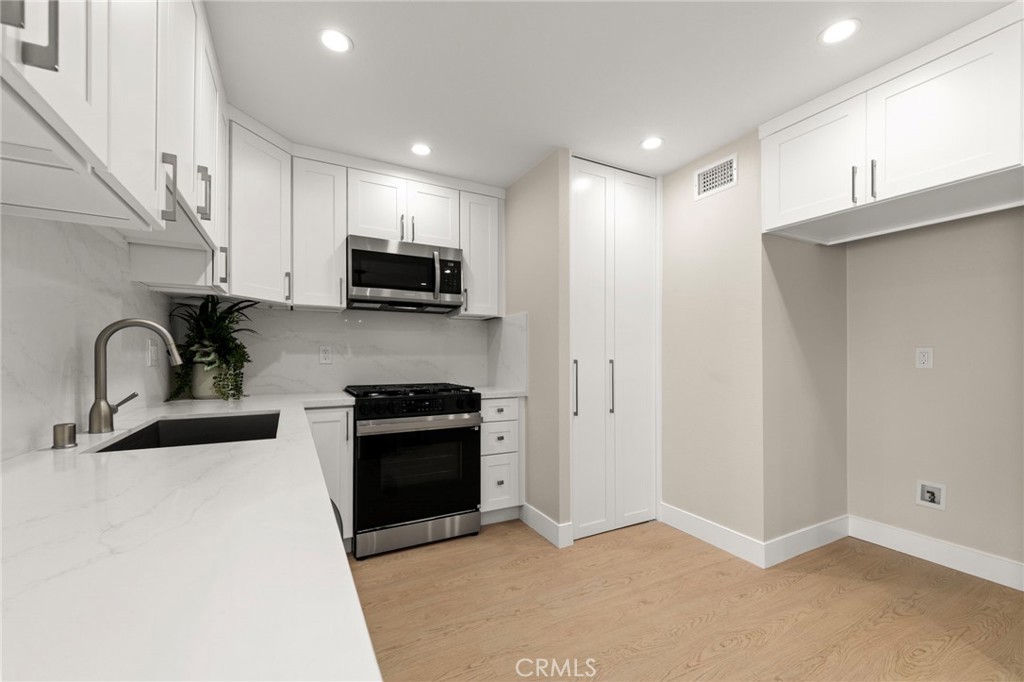4524 Jamestown Property Photo 10
