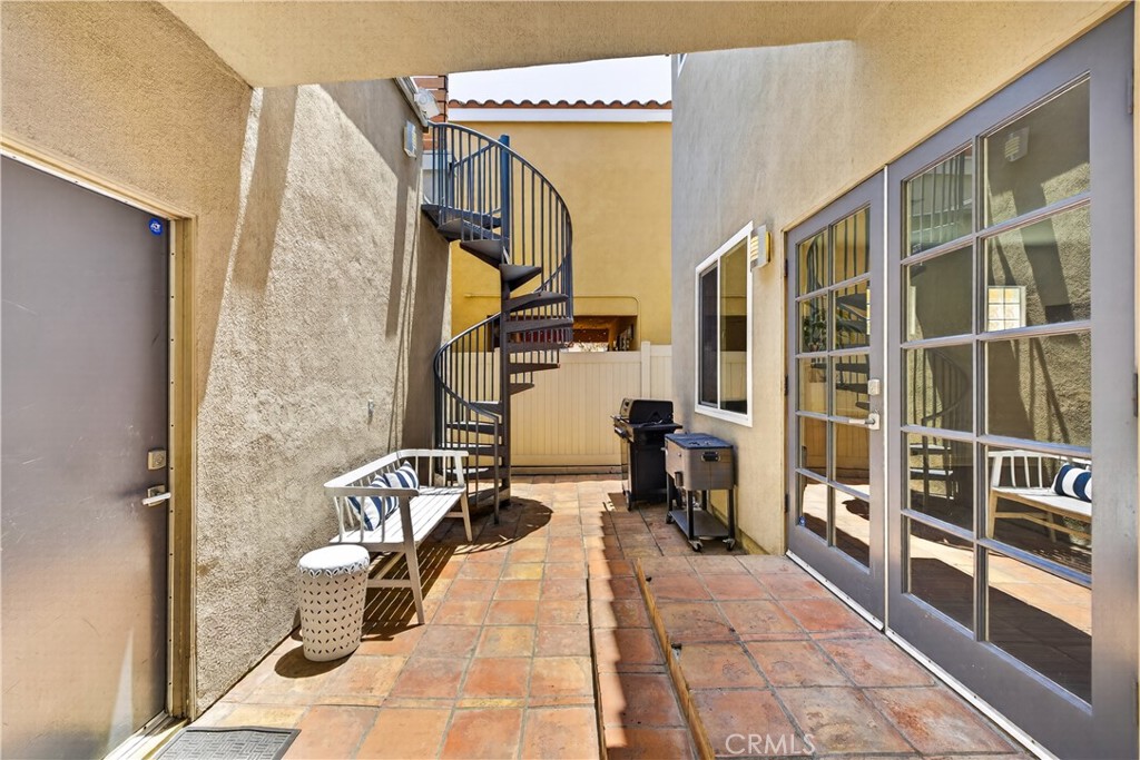 330 Ultimo Avenue Property Photo 35