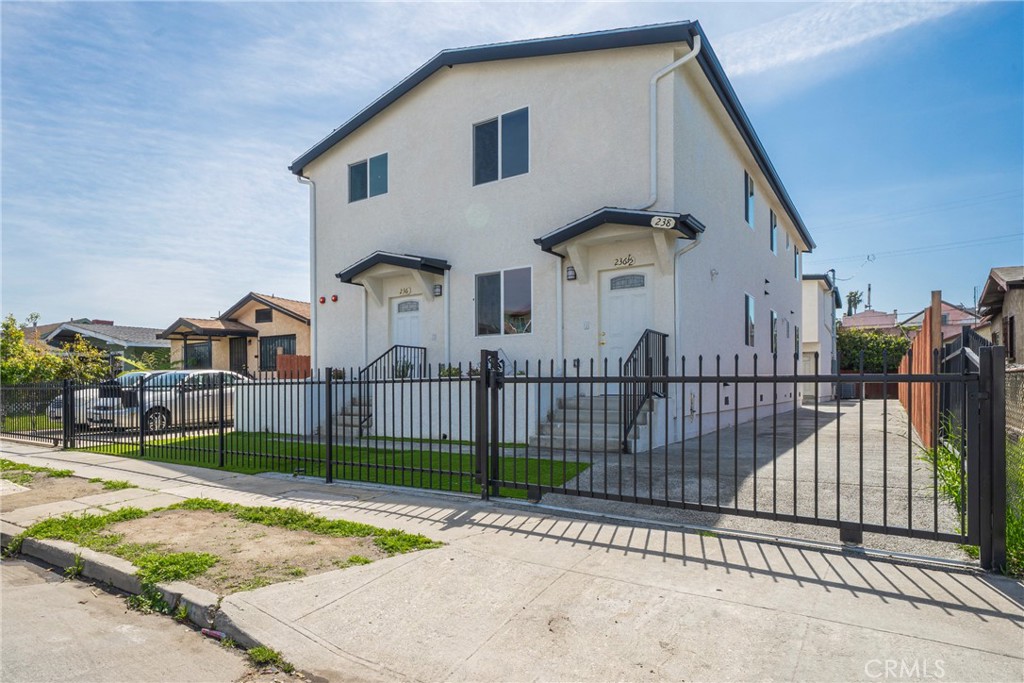 236 W 84th Place 1/2 Property Photo 1