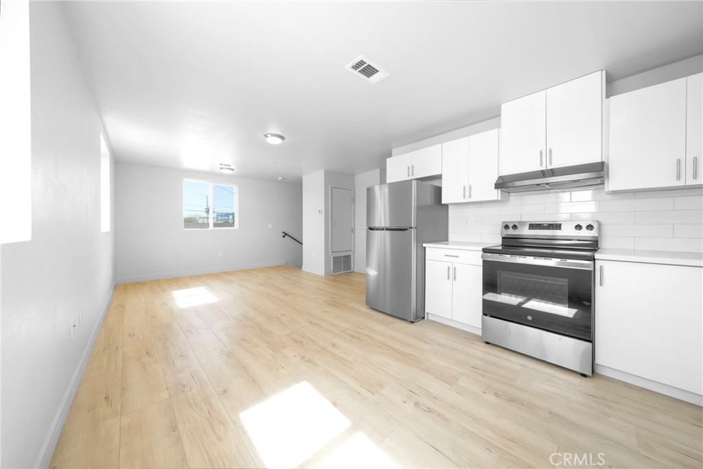 236 W 84th Place 1/2 Property Photo 2