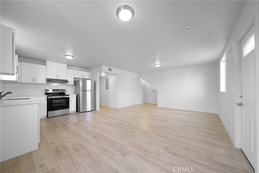 236 W 84th Place 1/2 Property Photo 3