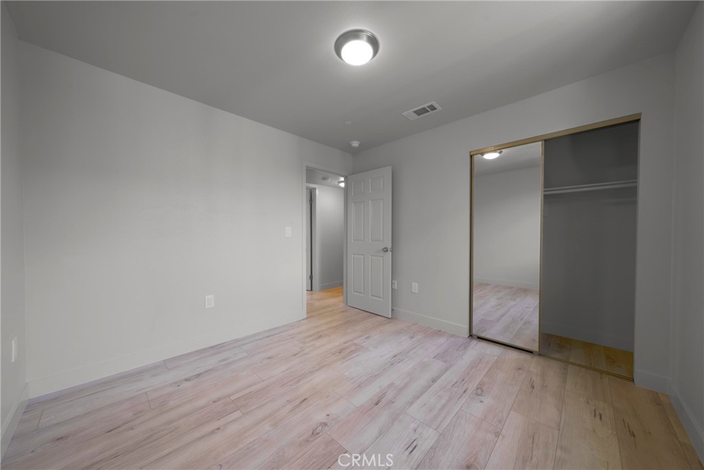 236 W 84th Place 1/2 Property Photo 6