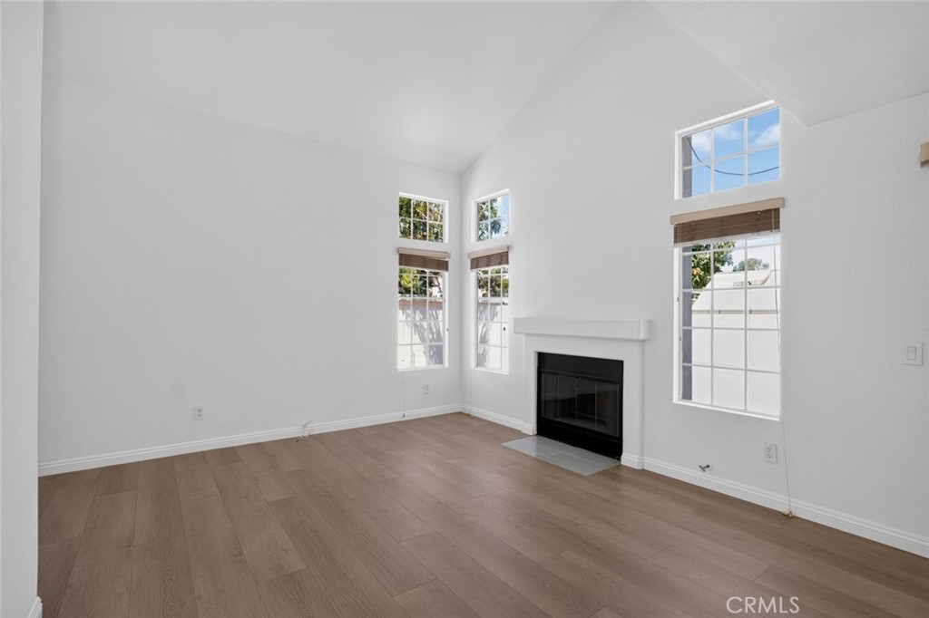 122 Almador Property Photo 7