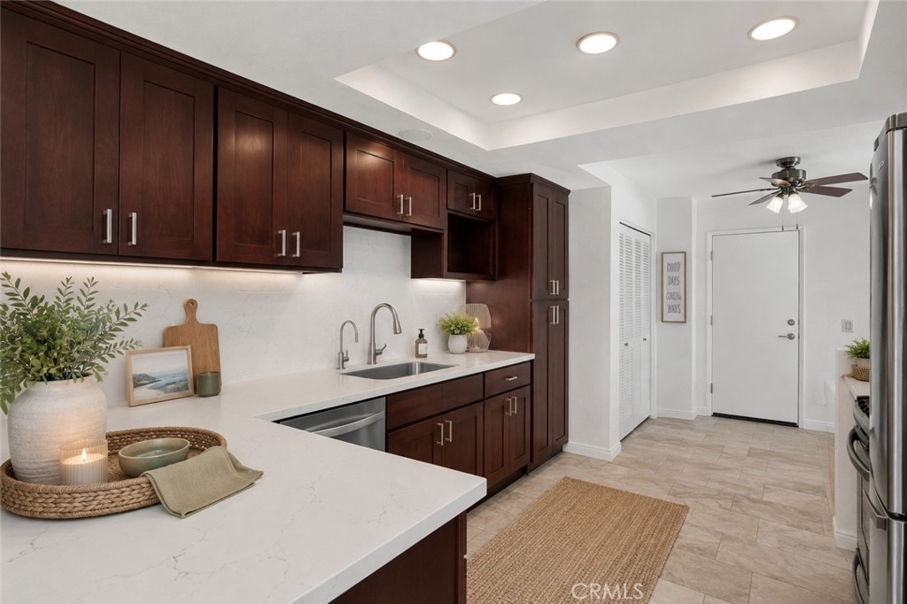 122 Almador Property Photo 8