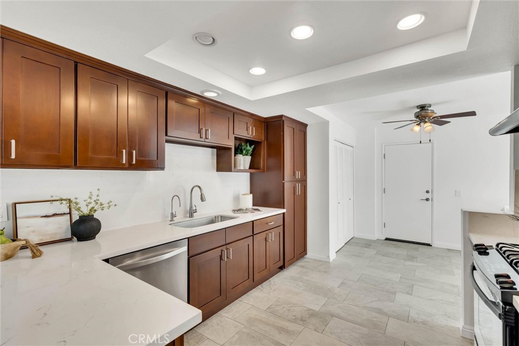 122 Almador Property Photo 10