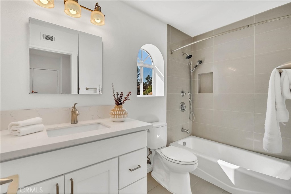122 Almador Property Photo 27