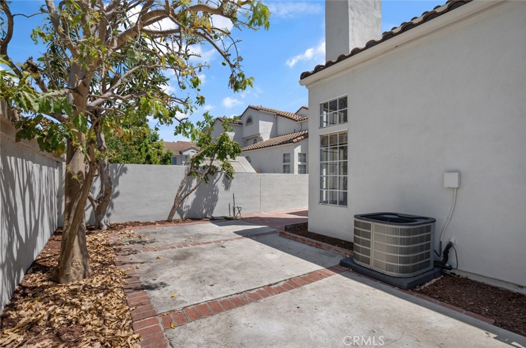 122 Almador Property Photo 33